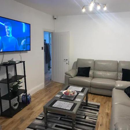 Modern 5 Bedroom Family House - 18 Mins To Station Londra Dış mekan fotoğraf