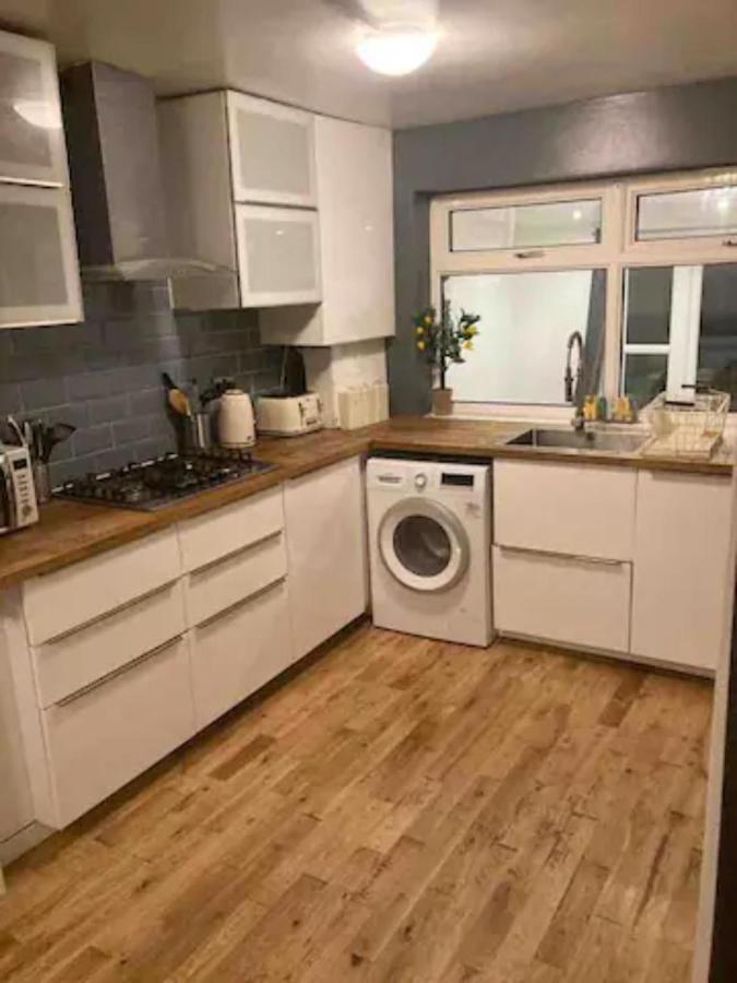 Modern 5 Bedroom Family House - 18 Mins To Station Londra Dış mekan fotoğraf