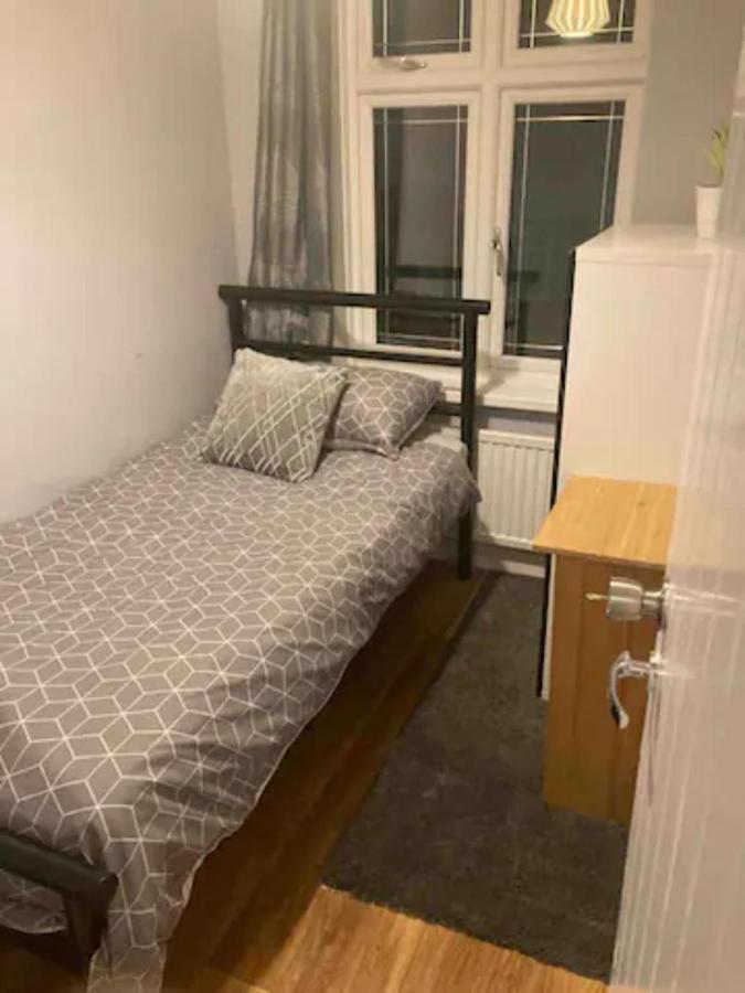 Modern 5 Bedroom Family House - 18 Mins To Station Londra Dış mekan fotoğraf