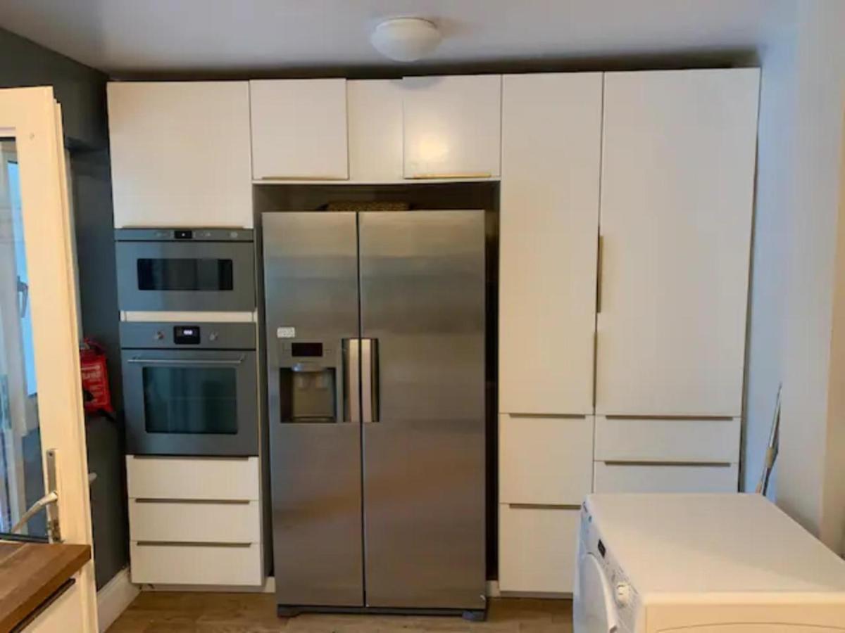 Modern 5 Bedroom Family House - 18 Mins To Station Londra Dış mekan fotoğraf