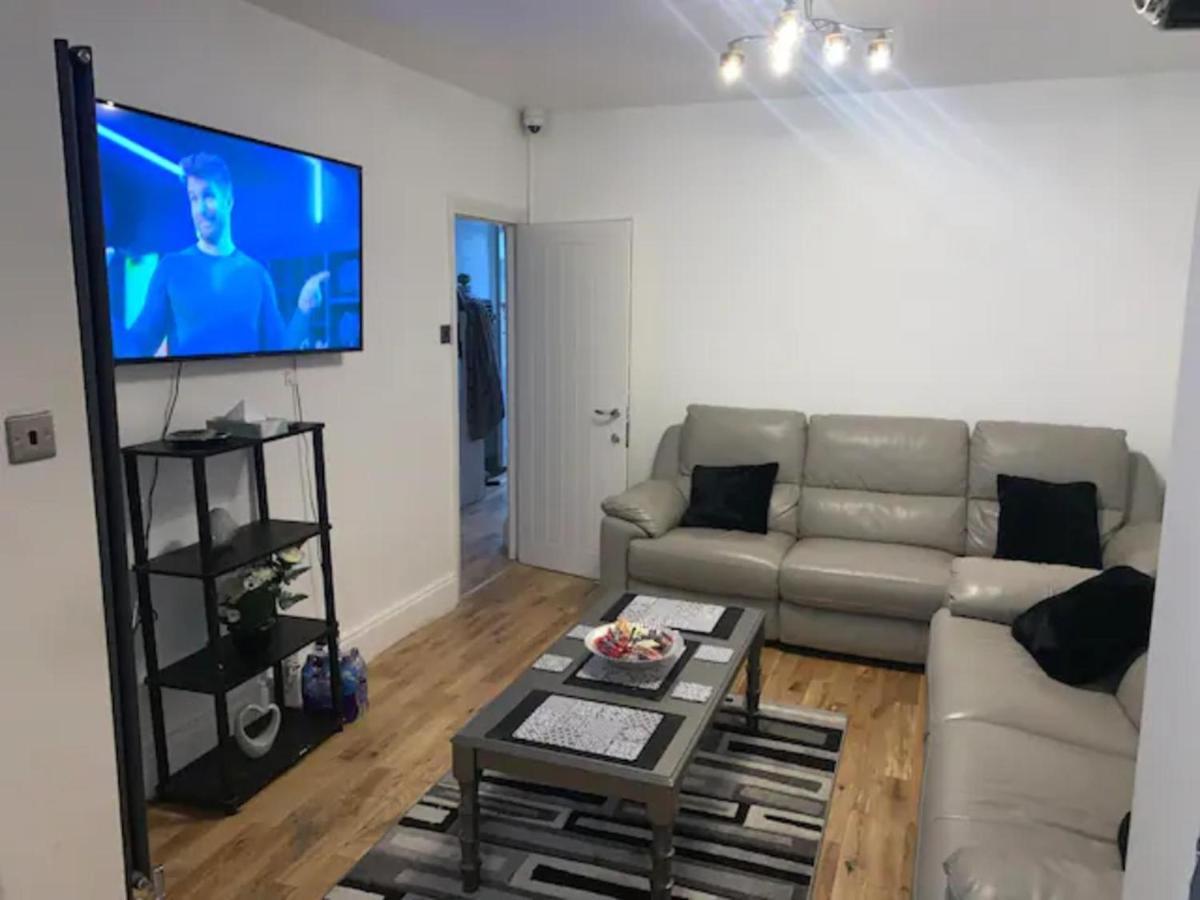 Modern 5 Bedroom Family House - 18 Mins To Station Londra Dış mekan fotoğraf