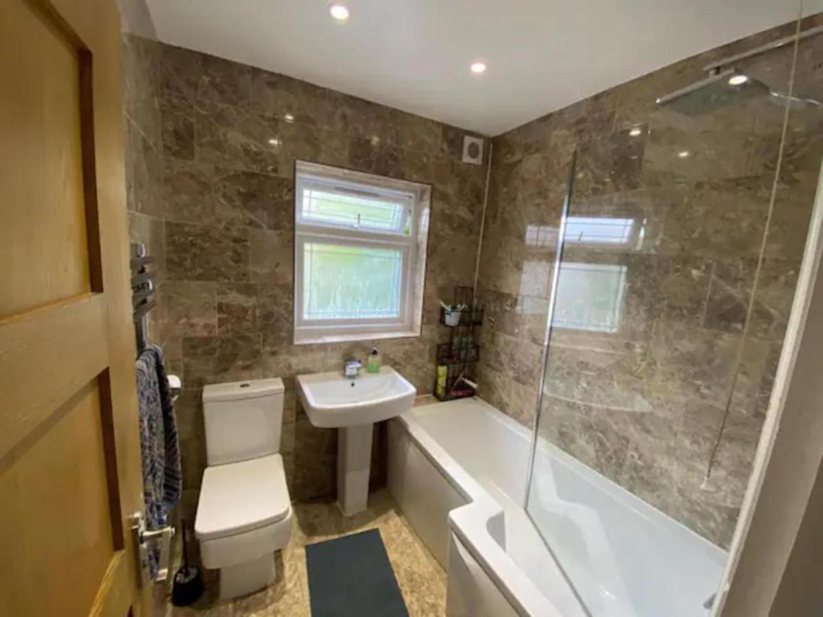 Modern 5 Bedroom Family House - 18 Mins To Station Londra Dış mekan fotoğraf